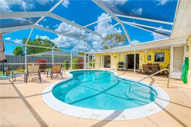 318 SE 33rd TER, Cape Coral, FL 33904