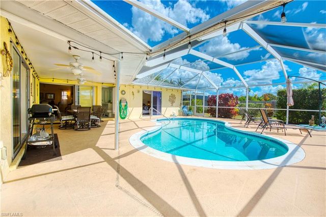 318 SE 33rd TER, Cape Coral, FL 33904