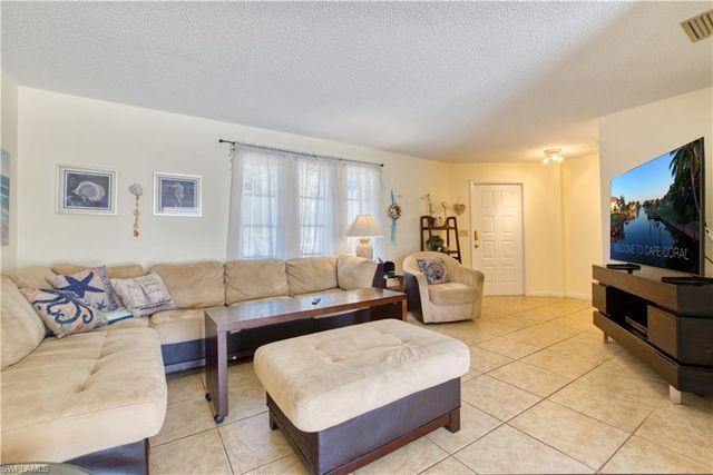 318 SE 33rd TER, Cape Coral, FL 33904