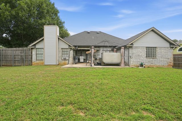7600 Chapman Drive, North Richland Hills, TX 76182