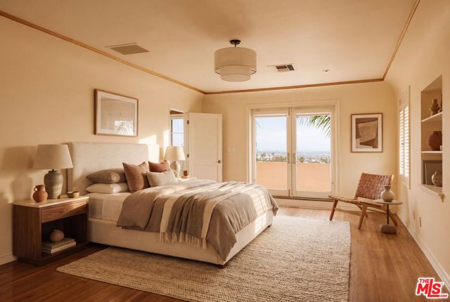 8233 Roxbury Road, Los Angeles, CA 90069