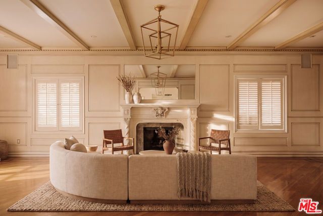 8233 Roxbury Road, Los Angeles, CA 90069