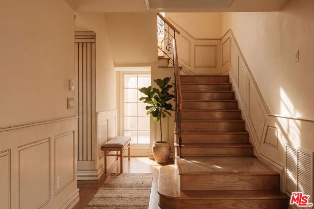 8233 Roxbury Road, Los Angeles, CA 90069