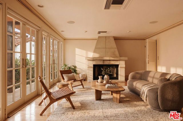 8233 Roxbury Road, Los Angeles, CA 90069