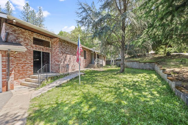 301 Red Spur Drive, Grants Pass, OR 97527