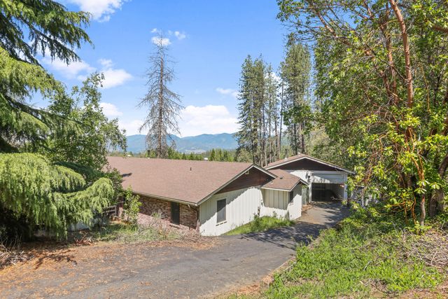 301 Red Spur Drive, Grants Pass, OR 97527