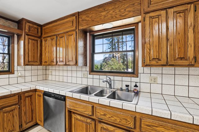 301 Red Spur Drive, Grants Pass, OR 97527