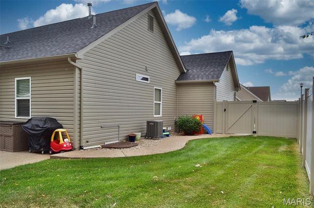 412 Cottage Grove Drive, Wentzville, MO 63385