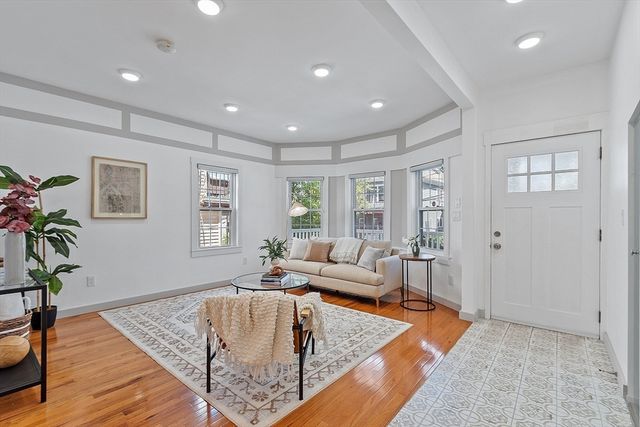 19 Conwell St 1, Somerville, MA 02143