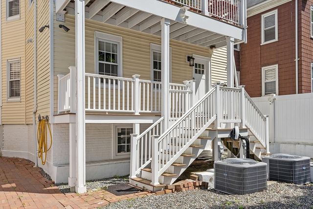 19 Conwell St 1, Somerville, MA 02143
