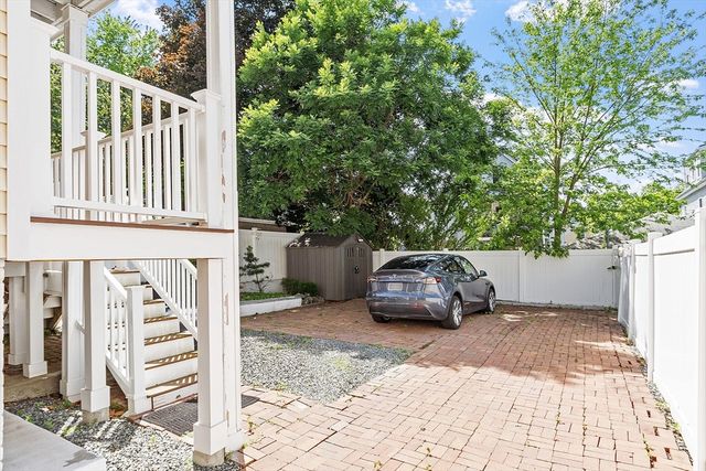 19 Conwell St 1, Somerville, MA 02143