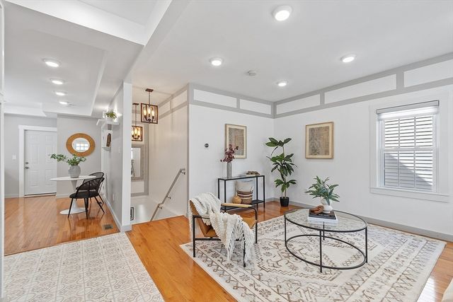 19 Conwell St 1, Somerville, MA 02143