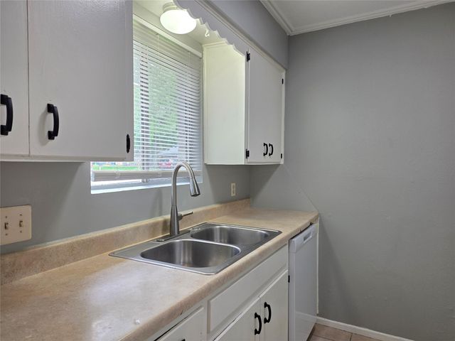 1811 Magnolia DR B, Round Rock, TX 78664