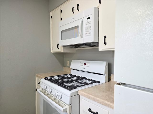 1811 Magnolia DR B, Round Rock, TX 78664