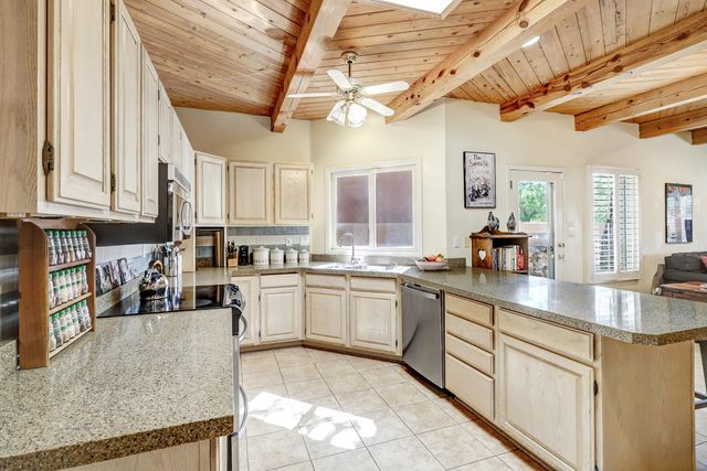 2916 Calle De Alamo NW, Albuquerque, NM 87104