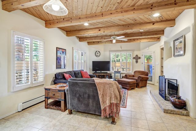 2916 Calle De Alamo NW, Albuquerque, NM 87104