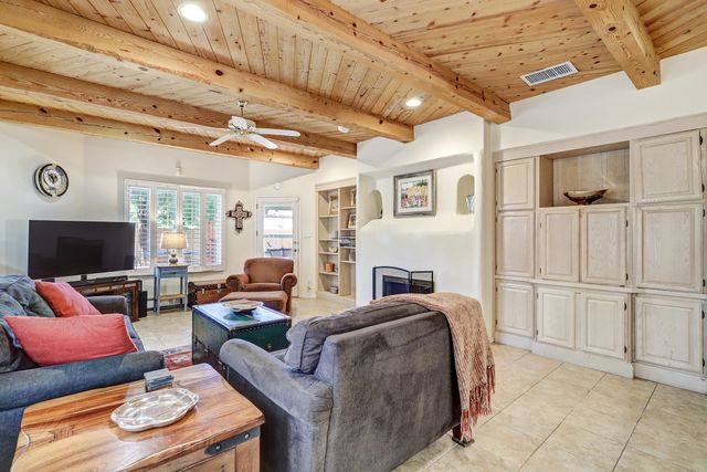 2916 Calle De Alamo NW, Albuquerque, NM 87104