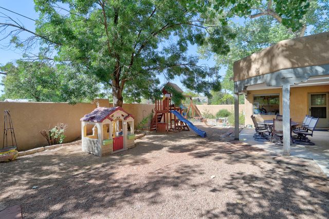 2916 Calle De Alamo NW, Albuquerque, NM 87104