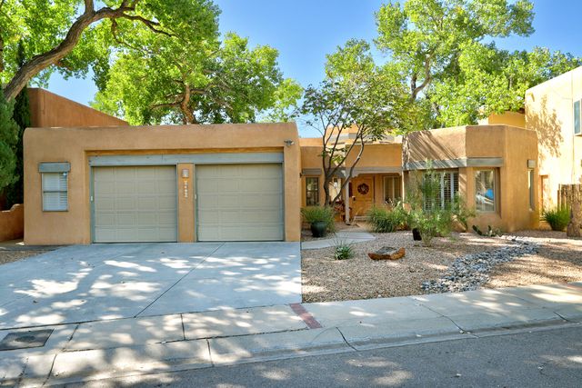 2916 Calle De Alamo NW, Albuquerque, NM 87104