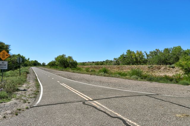 2916 Calle De Alamo NW, Albuquerque, NM 87104