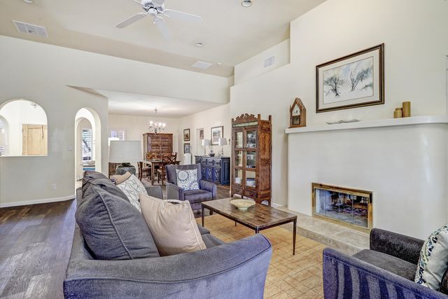 2916 Calle De Alamo NW, Albuquerque, NM 87104