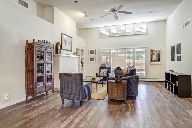 2916 Calle De Alamo NW, Albuquerque, NM 87104