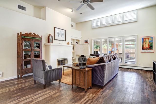 2916 Calle De Alamo NW, Albuquerque, NM 87104