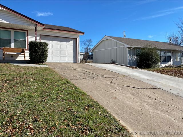 752 S Muskogee Avenue A, Claremore, OK 74017