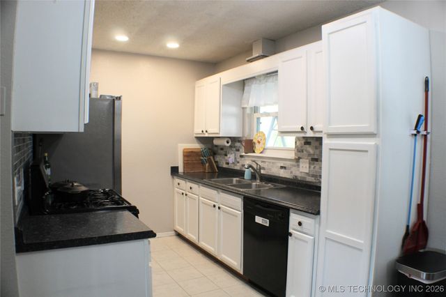 752 S Muskogee Avenue A, Claremore, OK 74017