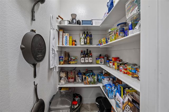 5811 Knotty Pine Road, Bentonville, AR 72713