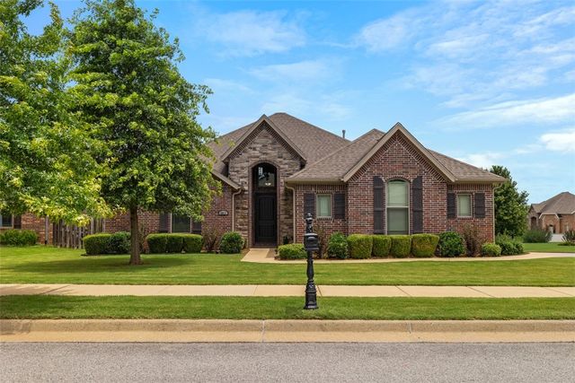 5811 Knotty Pine Road, Bentonville, AR 72713