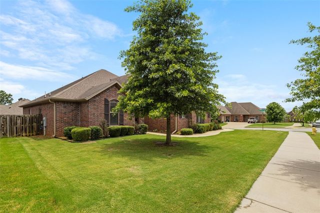 5811 Knotty Pine Road, Bentonville, AR 72713