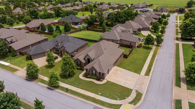 5811 Knotty Pine Road, Bentonville, AR 72713
