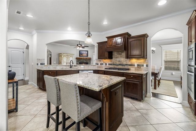 5811 Knotty Pine Road, Bentonville, AR 72713