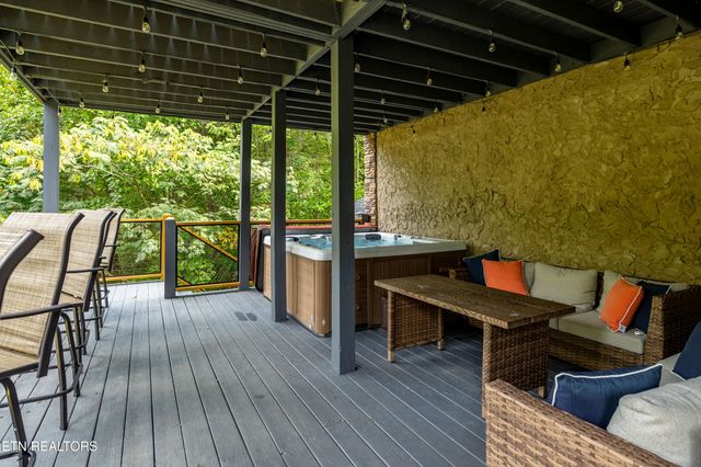 2619 Bear Crossing Way, Sevierville, TN 37862