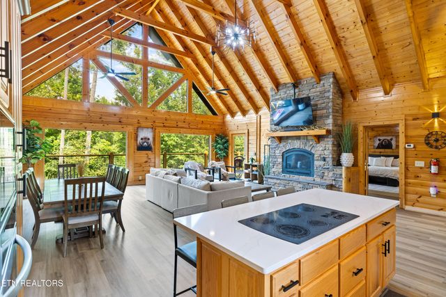 2619 Bear Crossing Way, Sevierville, TN 37862