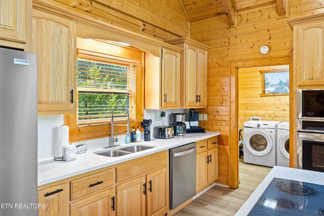 2619 Bear Crossing Way, Sevierville, TN 37862