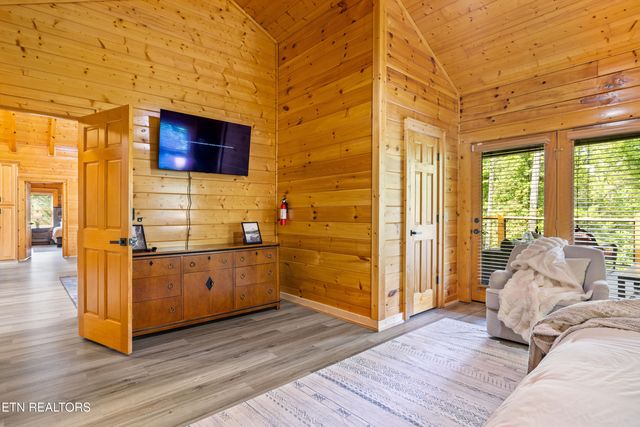 2619 Bear Crossing Way, Sevierville, TN 37862