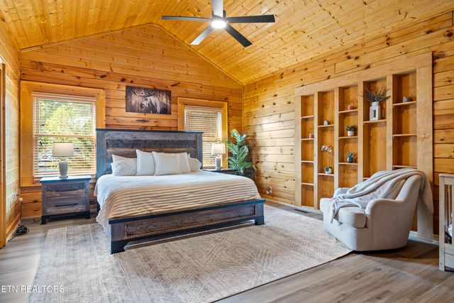 2619 Bear Crossing Way, Sevierville, TN 37862