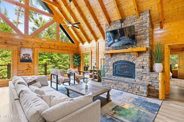 2619 Bear Crossing Way, Sevierville, TN 37862