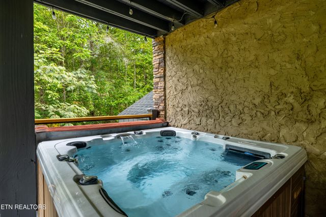 2619 Bear Crossing Way, Sevierville, TN 37862