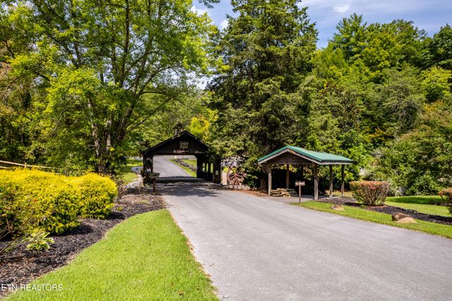 2619 Bear Crossing Way, Sevierville, TN 37862