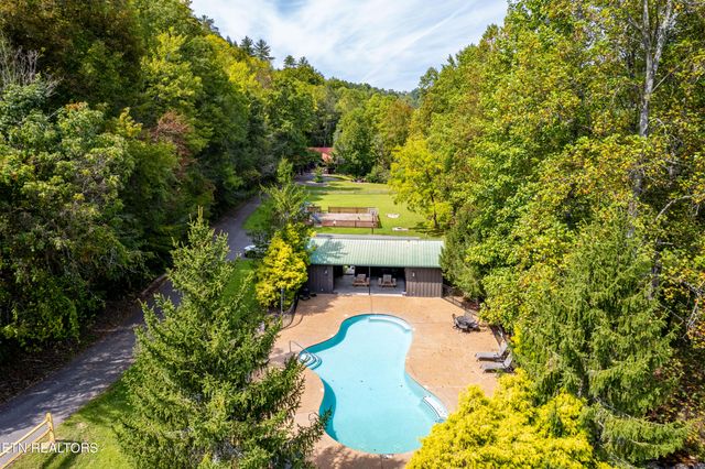 2619 Bear Crossing Way, Sevierville, TN 37862