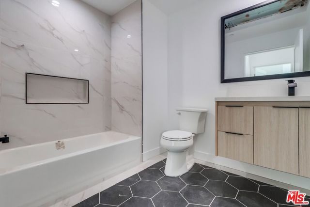 1023 E 28th Street, Los Angeles, CA 90011