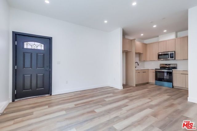 1023 E 28th Street, Los Angeles, CA 90011