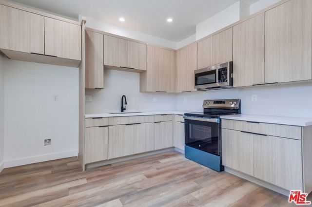 1023 E 28th Street, Los Angeles, CA 90011