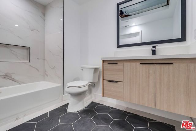 1023 E 28th Street, Los Angeles, CA 90011