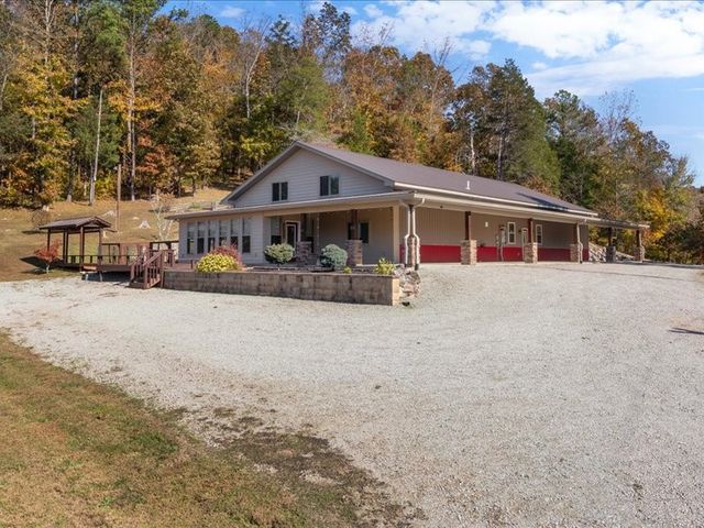 705 Hinson Springs Rd, Lobelville, TN 37097