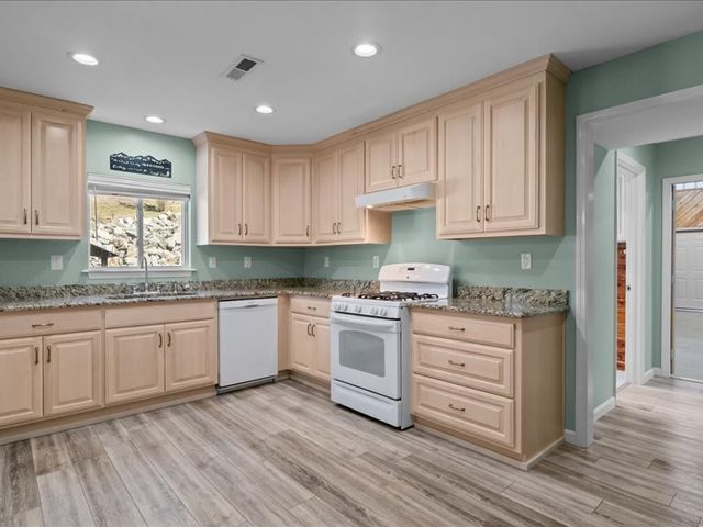 705 Hinson Springs Rd, Lobelville, TN 37097