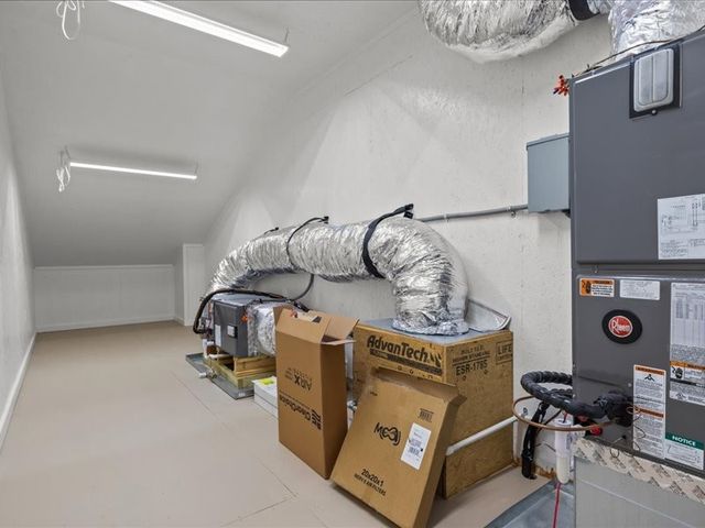 705 Hinson Springs Rd, Lobelville, TN 37097